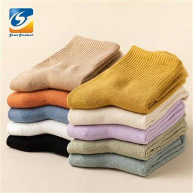 Naiste ühevärvilised moesokid